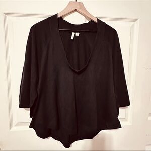 Frenchi | Top  | Bell-like Sleeves |  Black